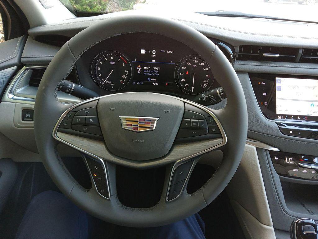 new 2025 Cadillac XT5 car, priced at $57,190