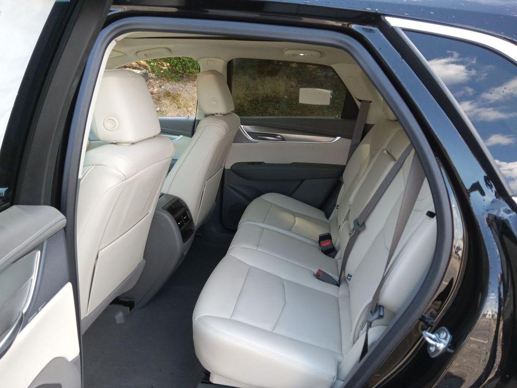 new 2025 Cadillac XT5 car, priced at $57,190