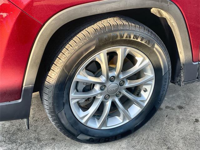 used 2019 Jeep Cherokee car, priced at $15,991