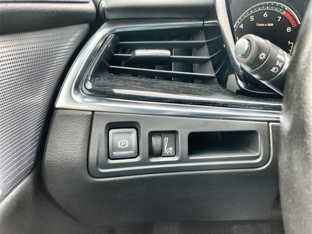 used 2023 Cadillac XT5 car, priced at $31,000