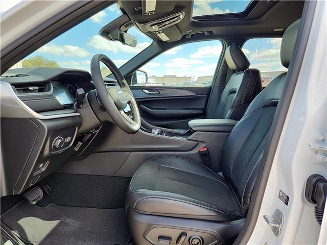 new 2025 Jeep Grand Cherokee car, priced at $49,125