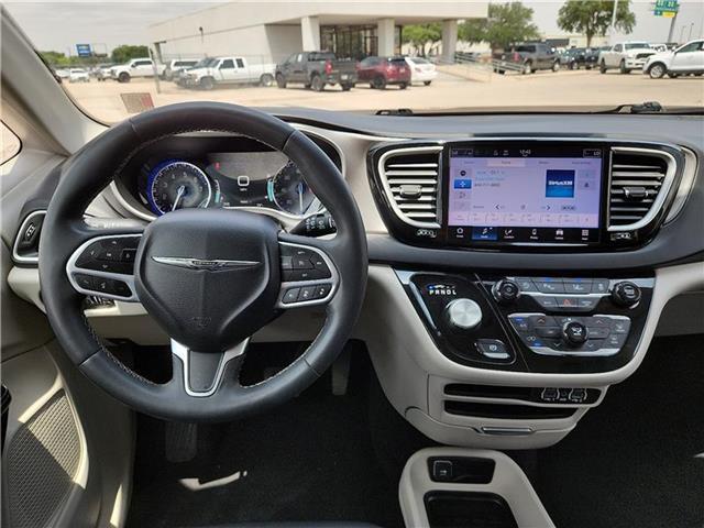 used 2023 Chrysler Pacifica car, priced at $25,995