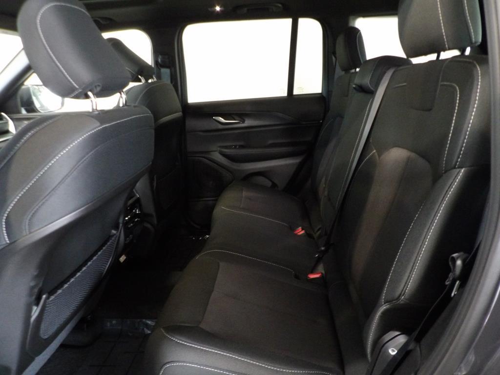 new 2025 Jeep Grand Cherokee car, priced at $40,490