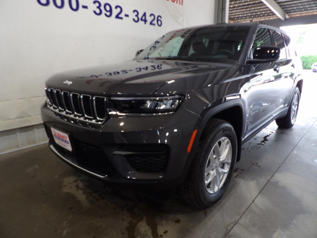 new 2025 Jeep Grand Cherokee car, priced at $40,490