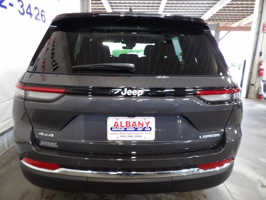 new 2025 Jeep Grand Cherokee car, priced at $40,490