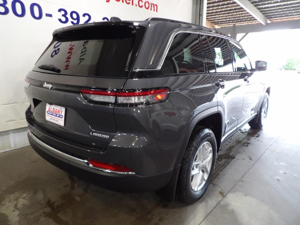 new 2025 Jeep Grand Cherokee car, priced at $40,490
