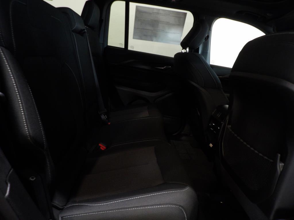 new 2025 Jeep Grand Cherokee car, priced at $40,490