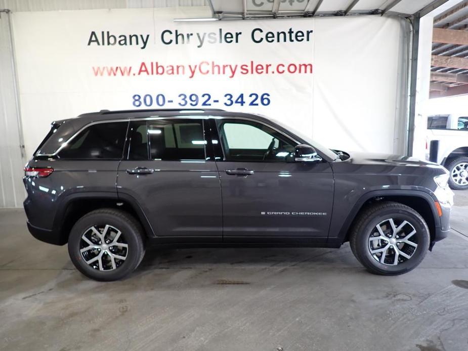 new 2024 Jeep Grand Cherokee car, priced at $46,327