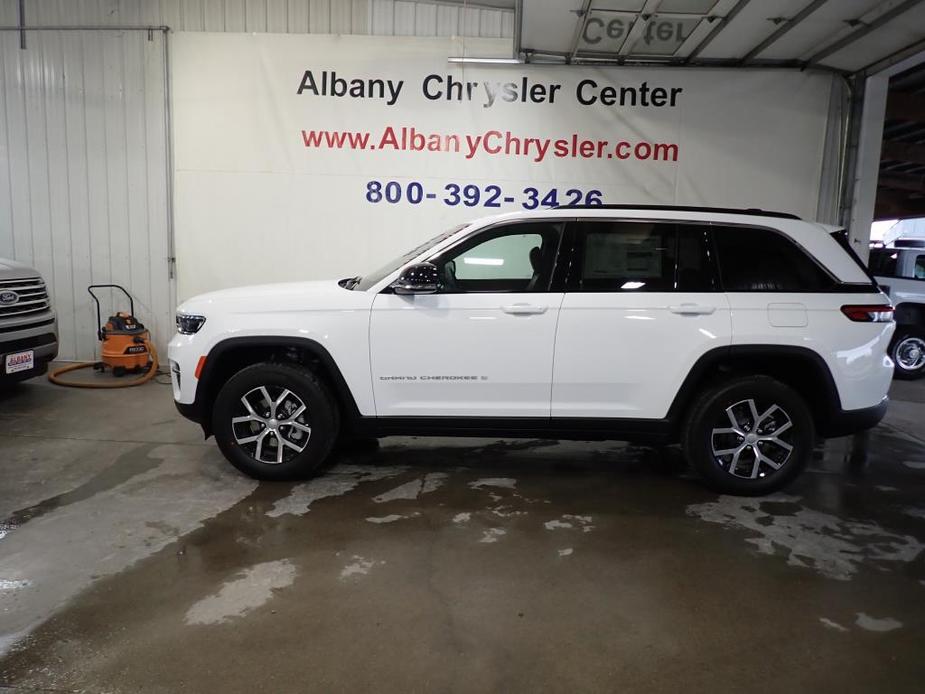 new 2024 Jeep Grand Cherokee car, priced at $44,843
