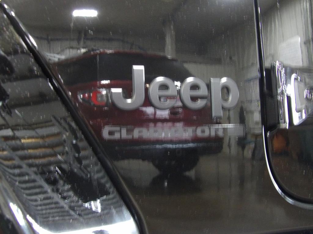 new 2025 Jeep Gladiator car, priced at $43,212