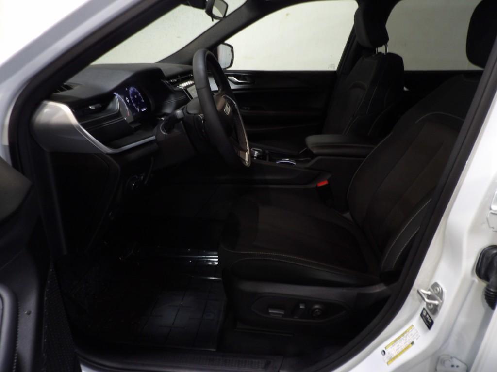 used 2024 Jeep Grand Cherokee L car
