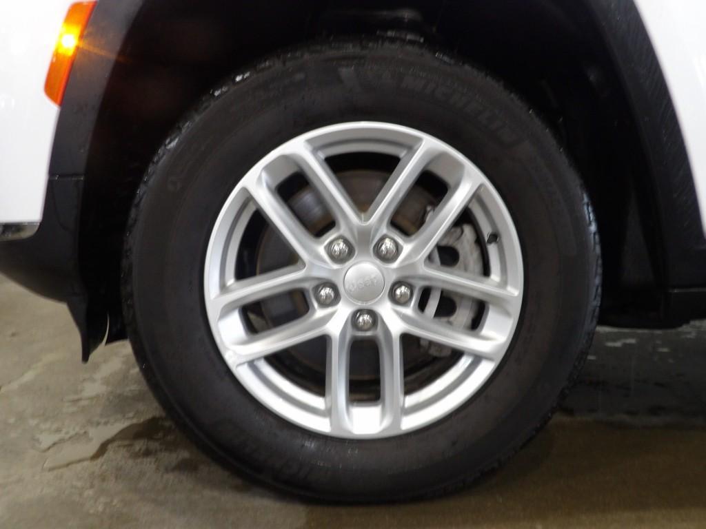 used 2024 Jeep Grand Cherokee L car