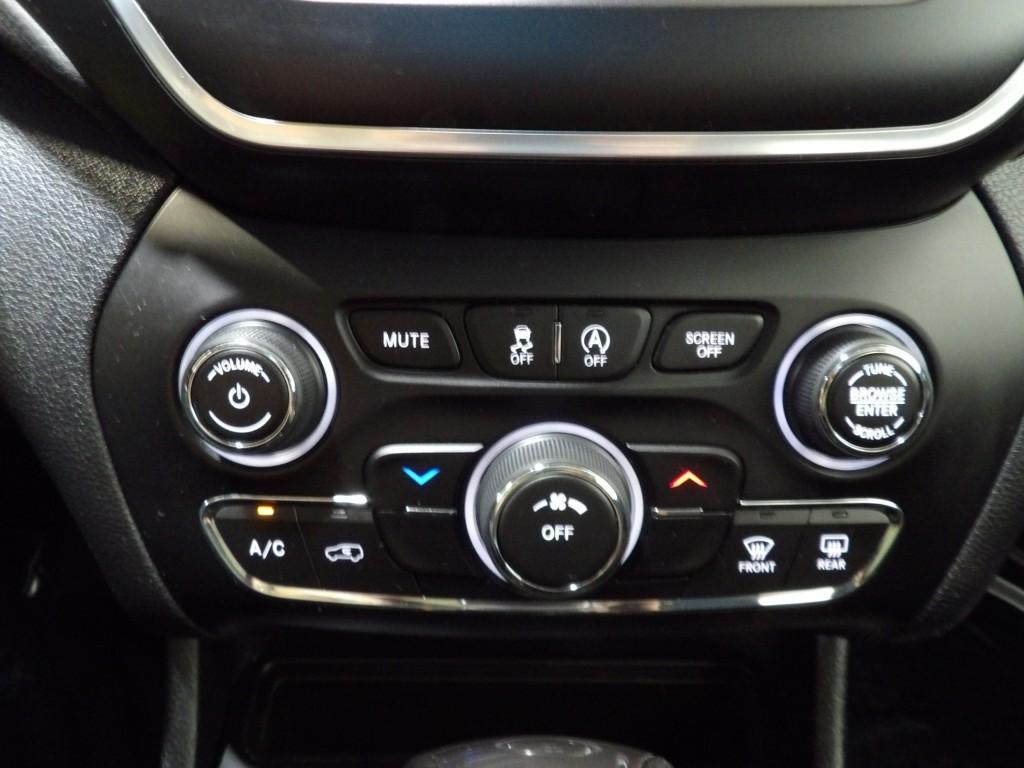 used 2020 Jeep Cherokee car, priced at $15,990
