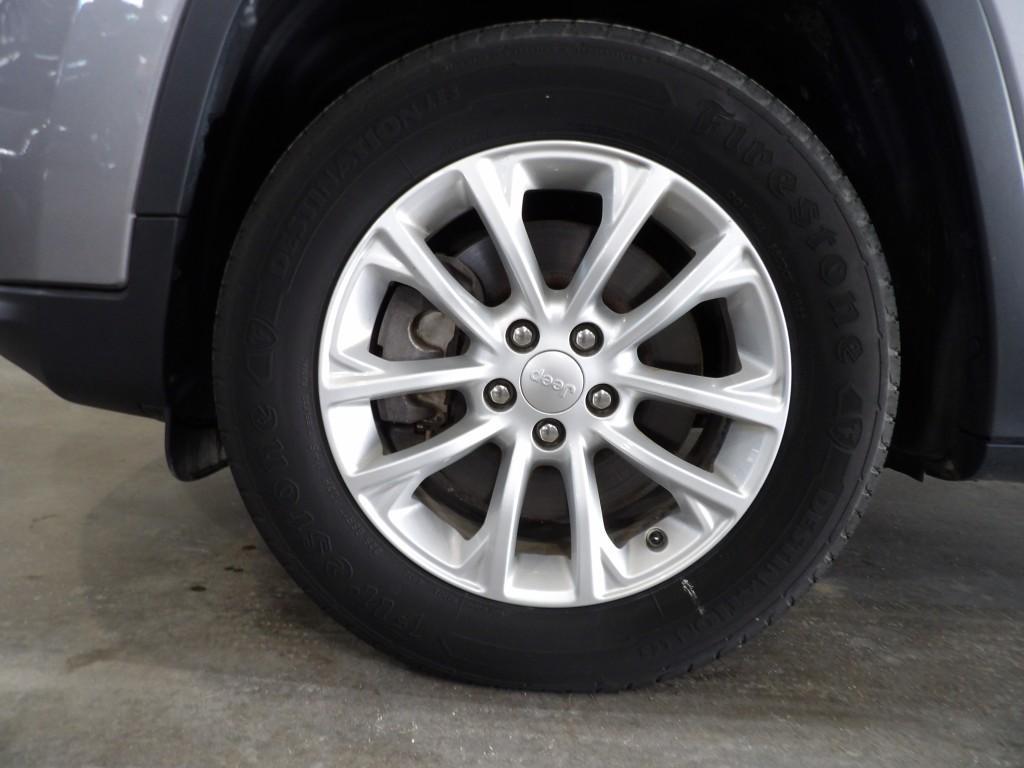 used 2020 Jeep Cherokee car, priced at $15,990