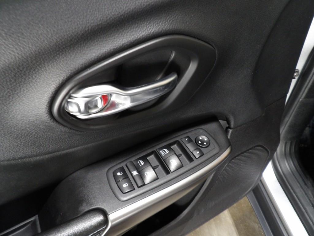 used 2020 Jeep Cherokee car, priced at $15,990