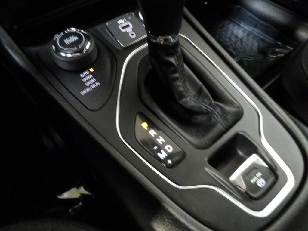 used 2020 Jeep Cherokee car, priced at $15,990