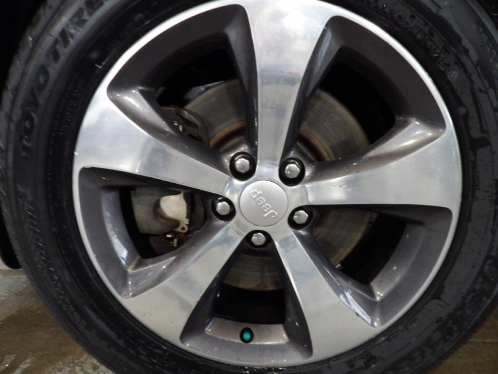 used 2020 Jeep Cherokee car, priced at $19,990