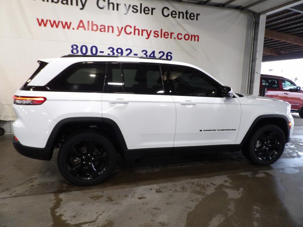 used 2023 Jeep Grand Cherokee car, priced at $36,990