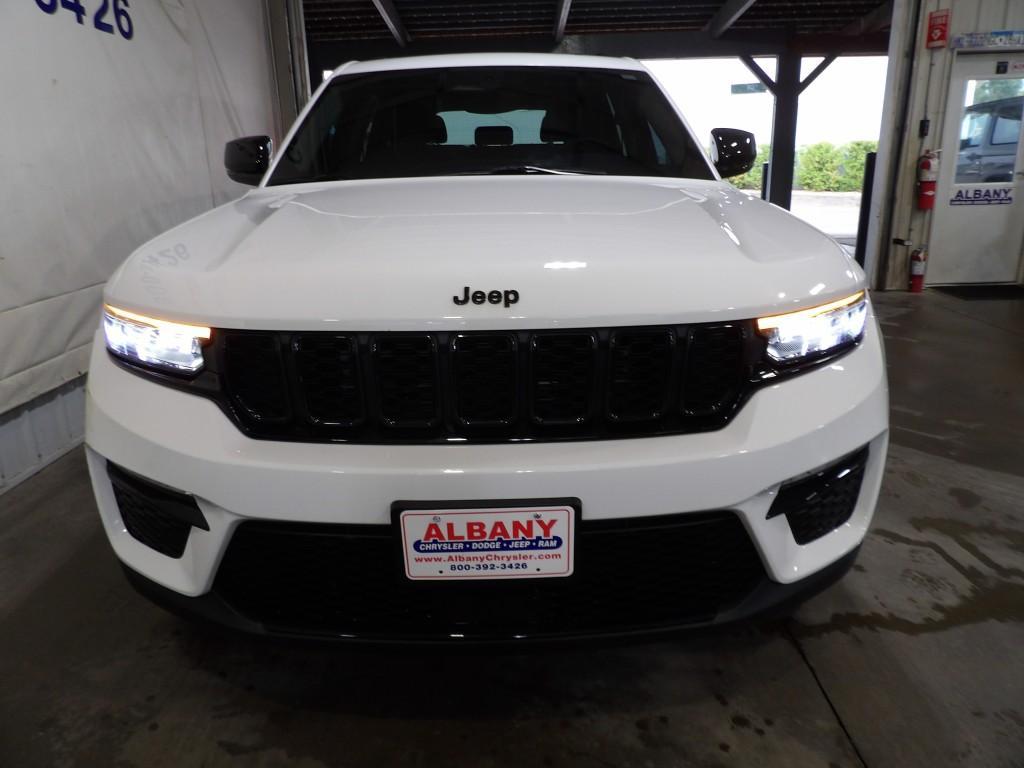 used 2023 Jeep Grand Cherokee car, priced at $36,990