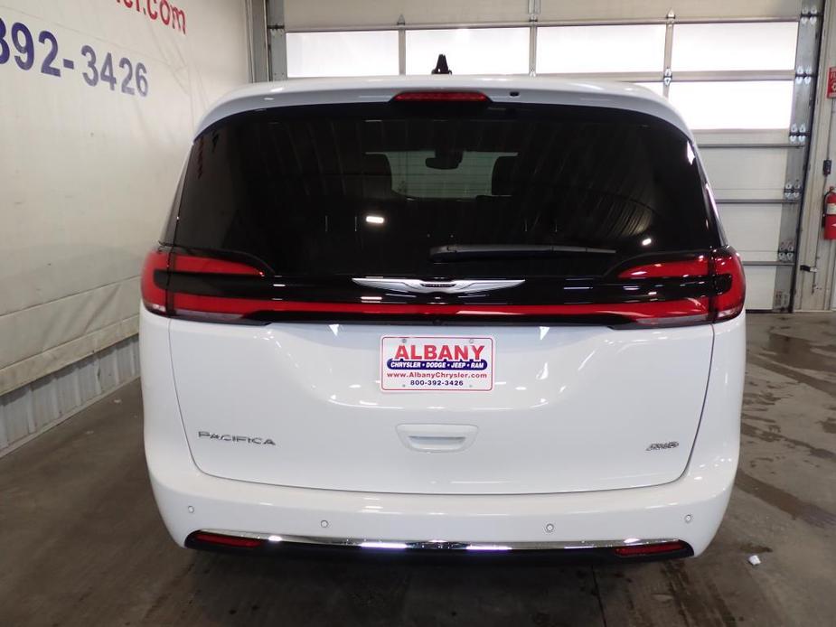 new 2024 Chrysler Pacifica car, priced at $40,978