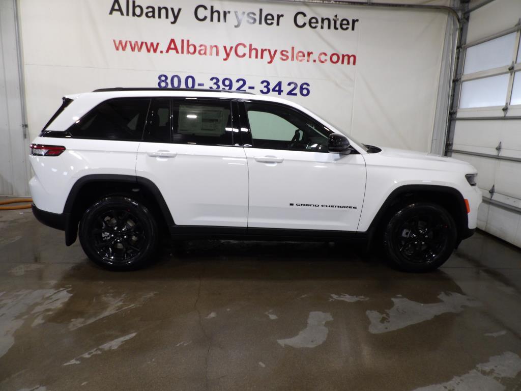 new 2025 Jeep Grand Cherokee car, priced at $47,355