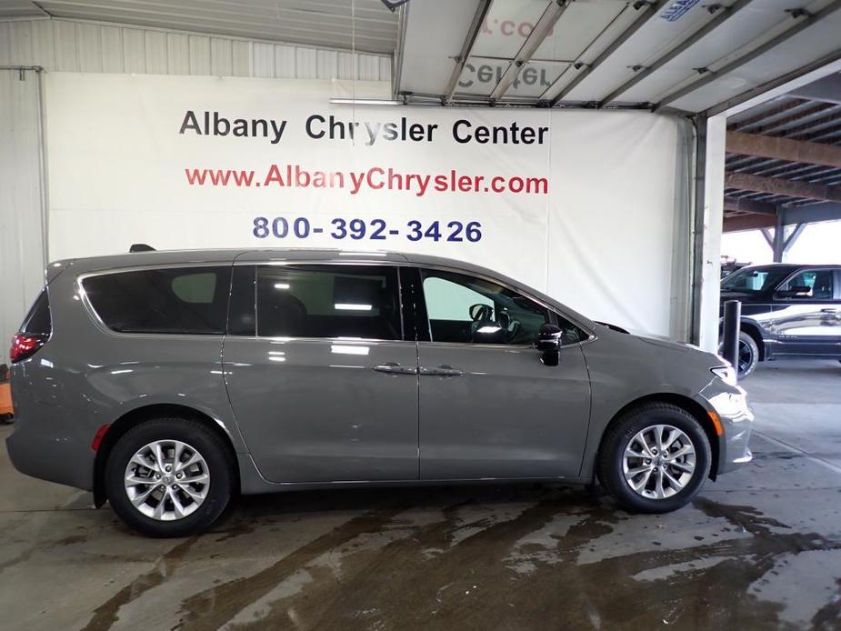 new 2025 Chrysler Pacifica car, priced at $44,298