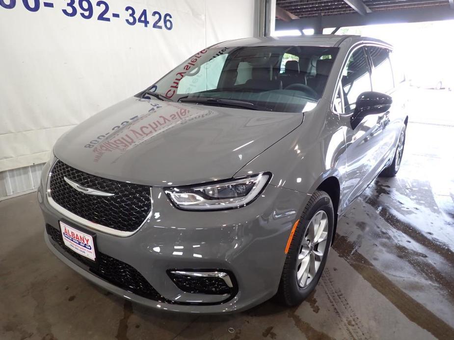 new 2025 Chrysler Pacifica car, priced at $44,298