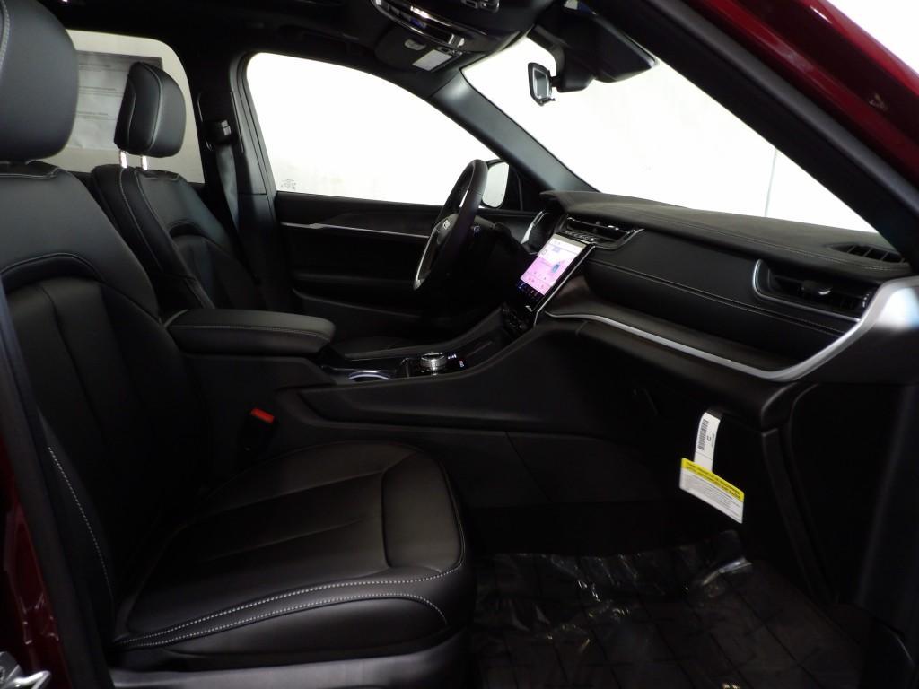 new 2025 Jeep Grand Cherokee car, priced at $46,276
