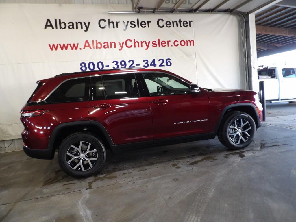 new 2025 Jeep Grand Cherokee car, priced at $46,276
