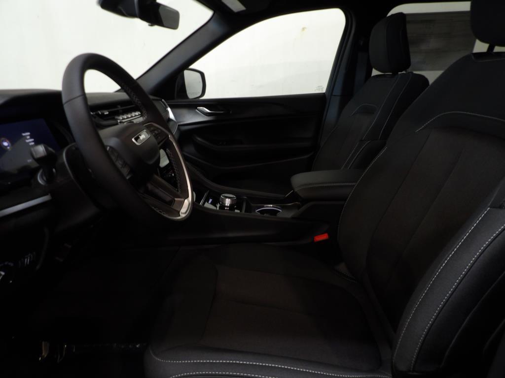 new 2025 Jeep Grand Cherokee car