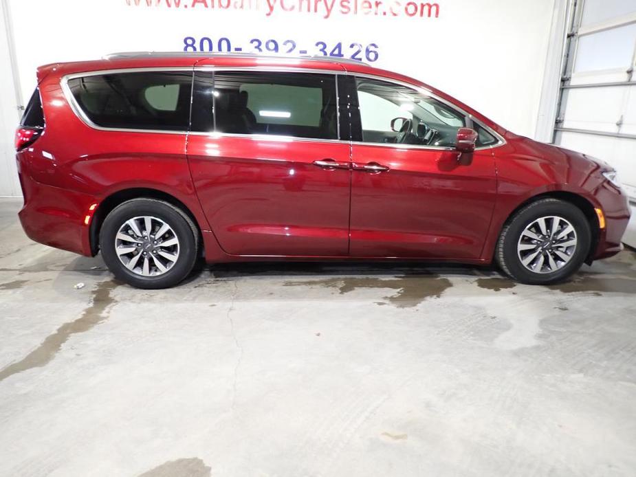 used 2021 Chrysler Pacifica Hybrid car, priced at $28,800