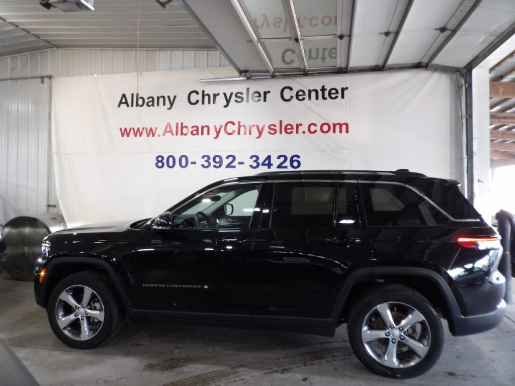 used 2022 Jeep Grand Cherokee car, priced at $29,499