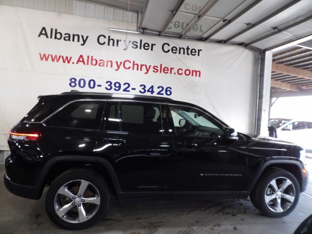used 2022 Jeep Grand Cherokee car, priced at $29,499