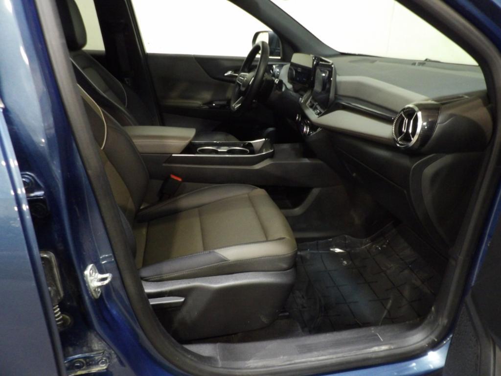 used 2025 Chevrolet Equinox car, priced at $28,399