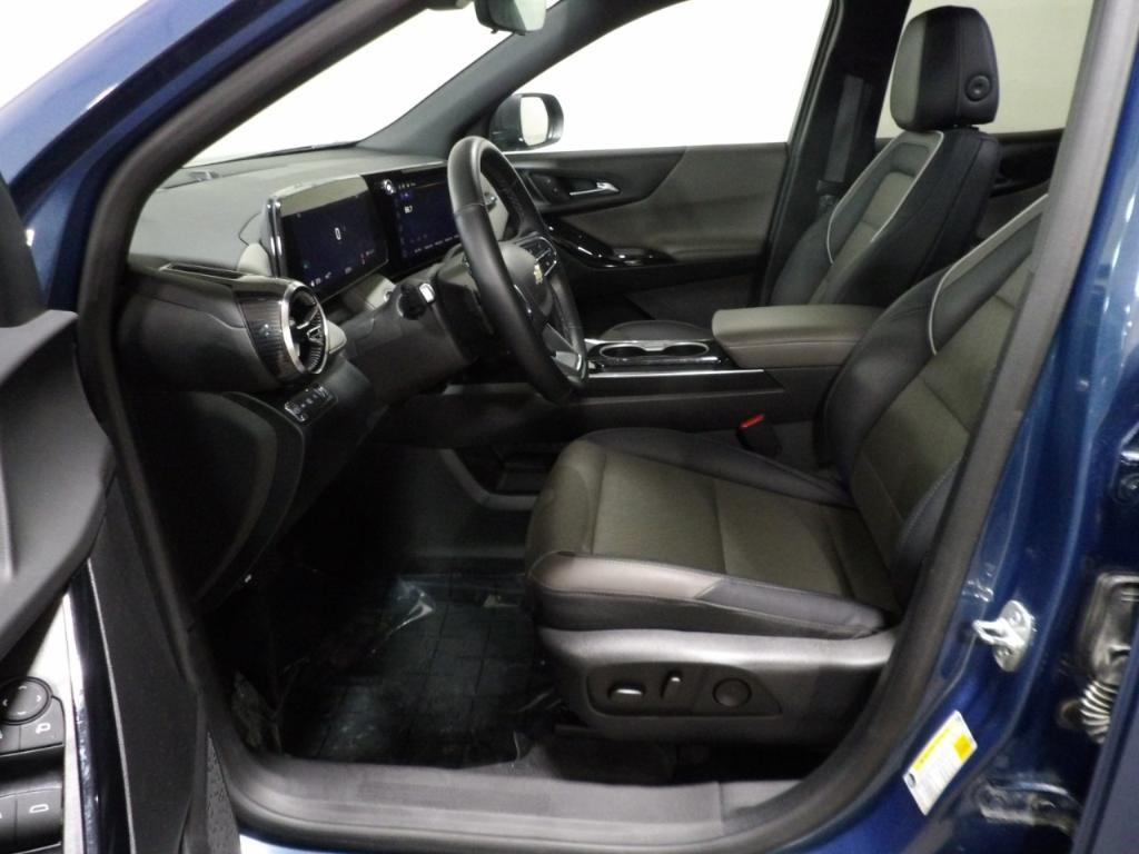 used 2025 Chevrolet Equinox car, priced at $28,399