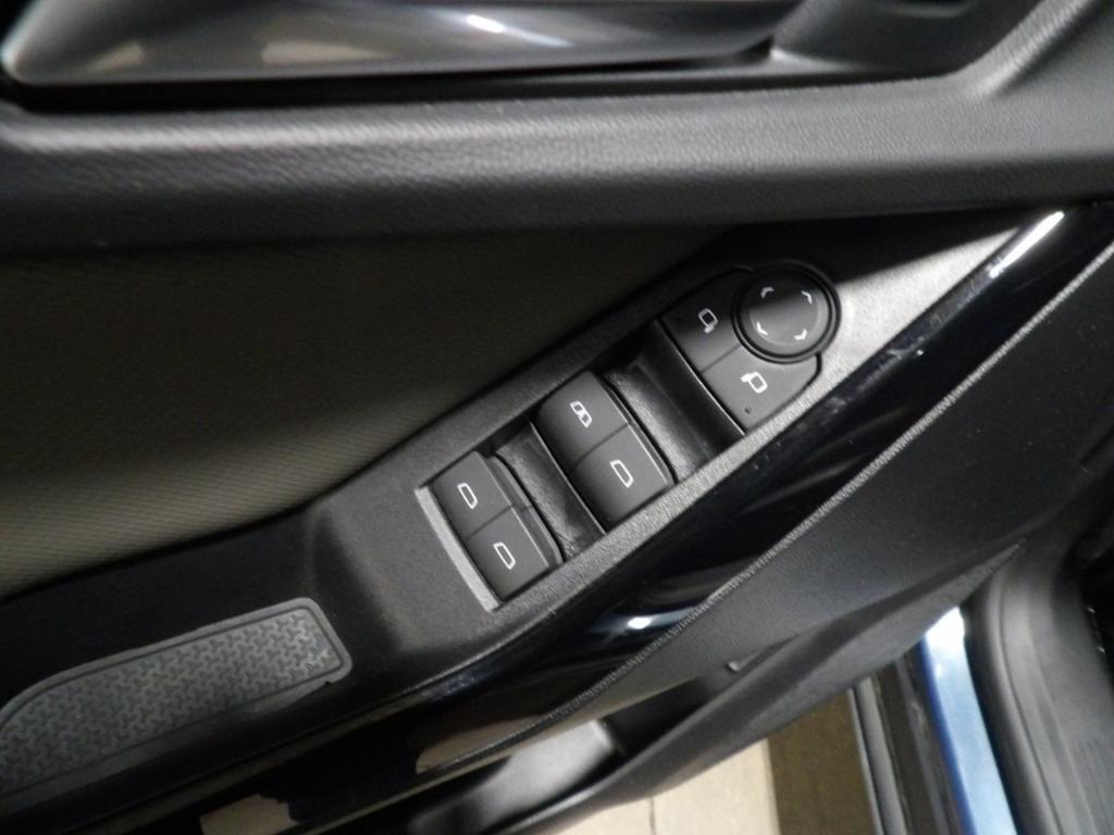 used 2025 Chevrolet Equinox car, priced at $28,399