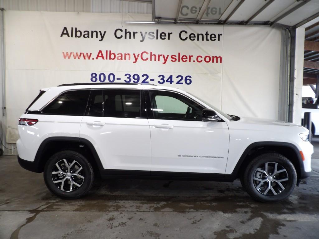 new 2025 Jeep Grand Cherokee car, priced at $50,410