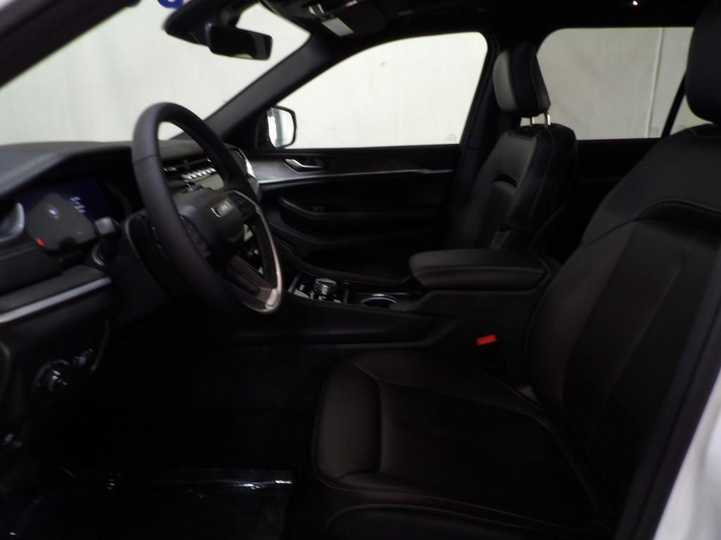 new 2025 Jeep Grand Cherokee car, priced at $50,410