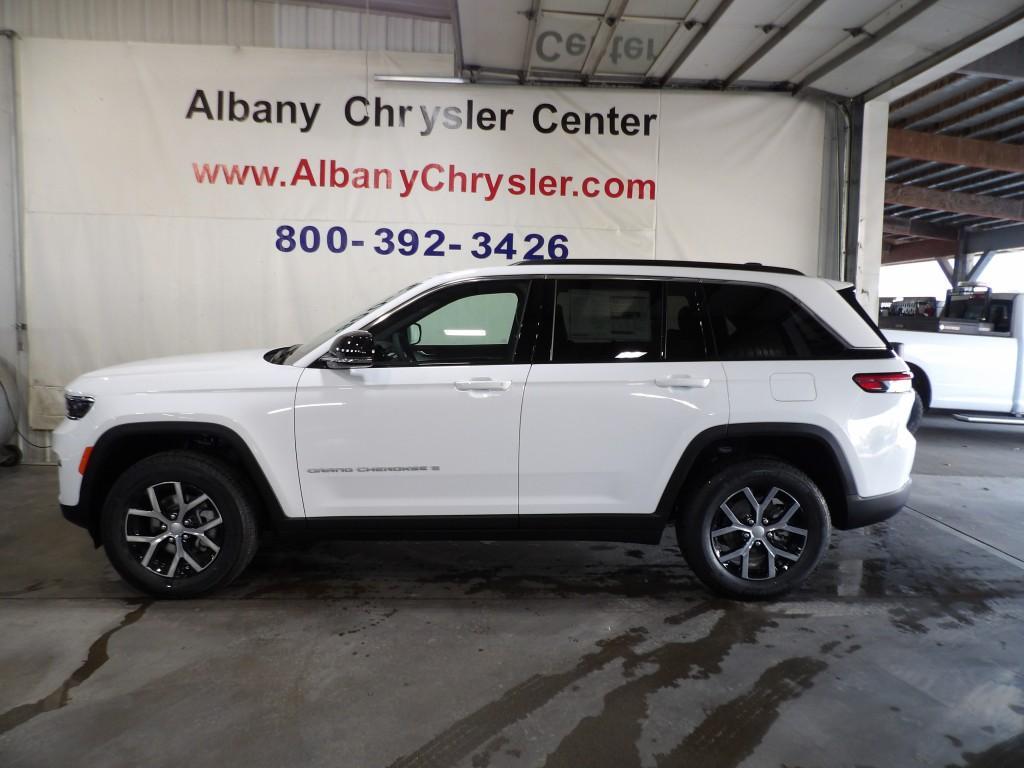 new 2025 Jeep Grand Cherokee car, priced at $50,410