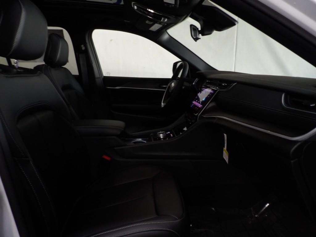 new 2025 Jeep Grand Cherokee car, priced at $50,410
