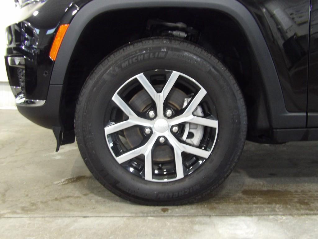 used 2025 Jeep Grand Cherokee L car, priced at $45,990