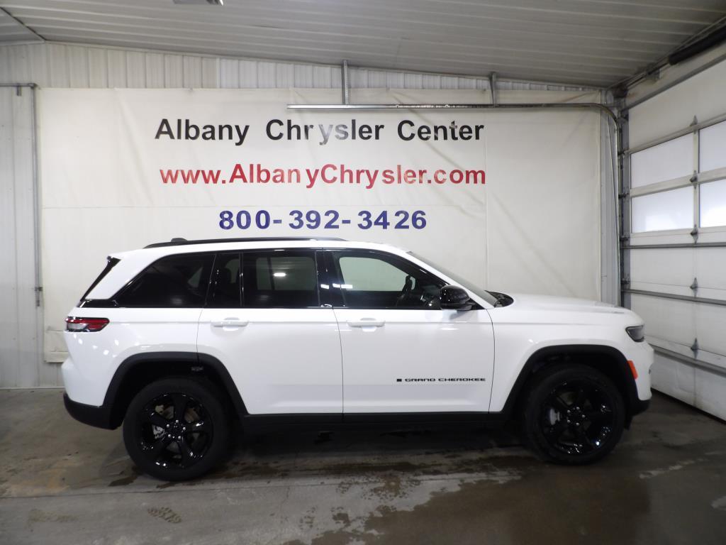 used 2023 Jeep Grand Cherokee car, priced at $38,990