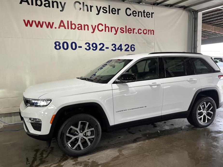 new 2025 Jeep Grand Cherokee car, priced at $47,695