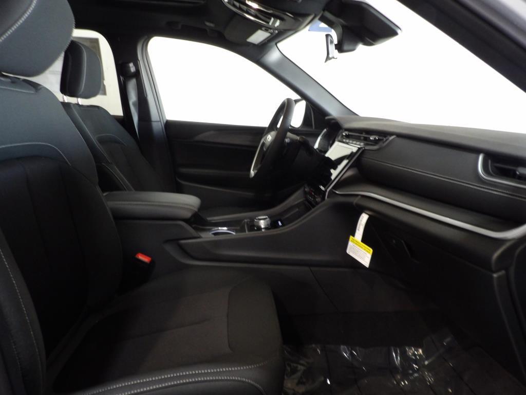 new 2025 Jeep Grand Cherokee car, priced at $39,668