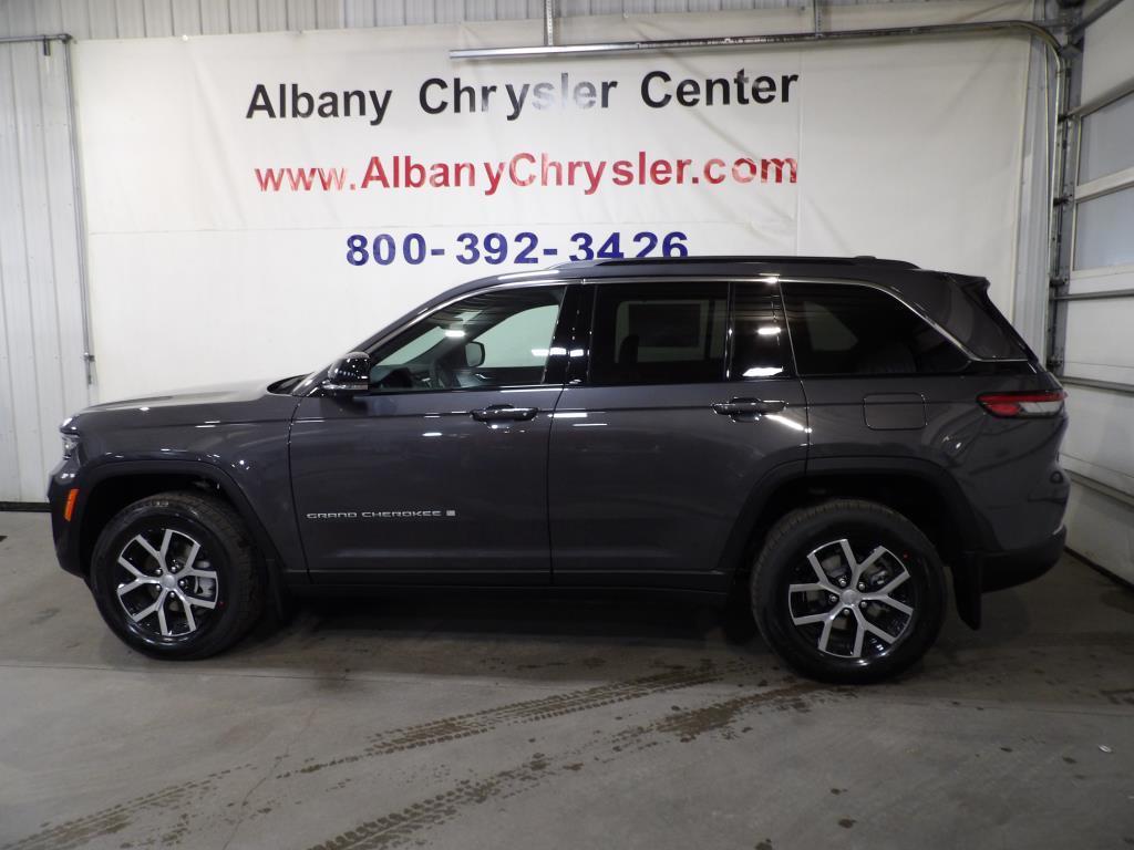 new 2025 Jeep Grand Cherokee car, priced at $54,155