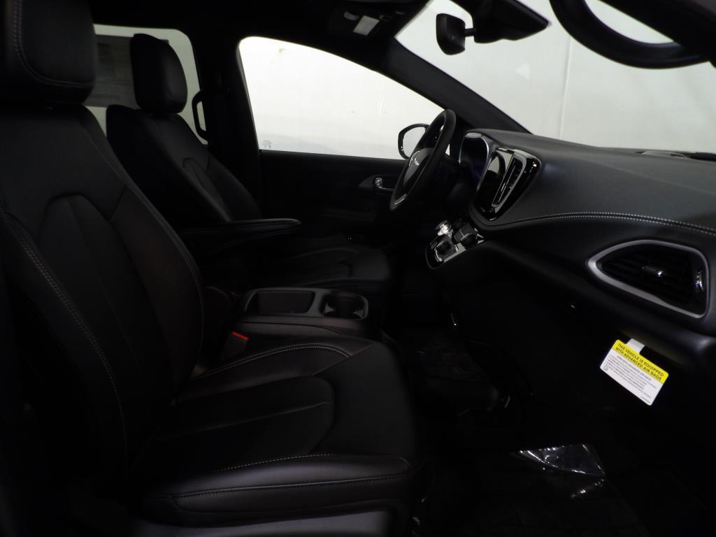 new 2025 Chrysler Pacifica Hybrid car, priced at $38,525