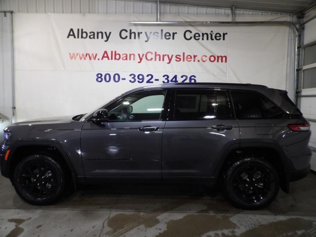 new 2025 Jeep Grand Cherokee car, priced at $41,237