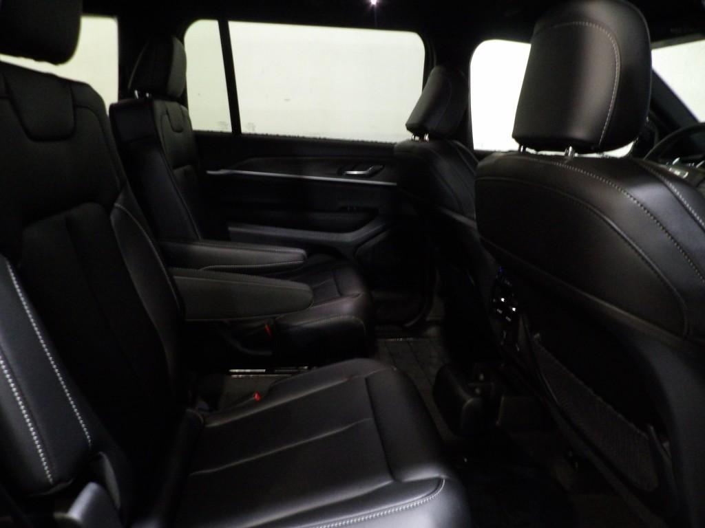 new 2025 Jeep Grand Cherokee L car