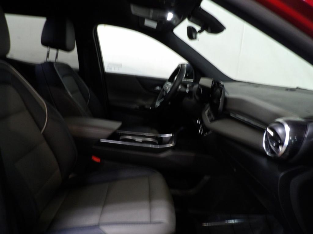 used 2025 Chevrolet Equinox car, priced at $28,399