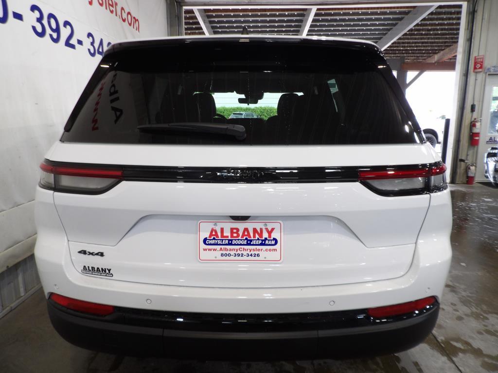 new 2025 Jeep Grand Cherokee car, priced at $40,710